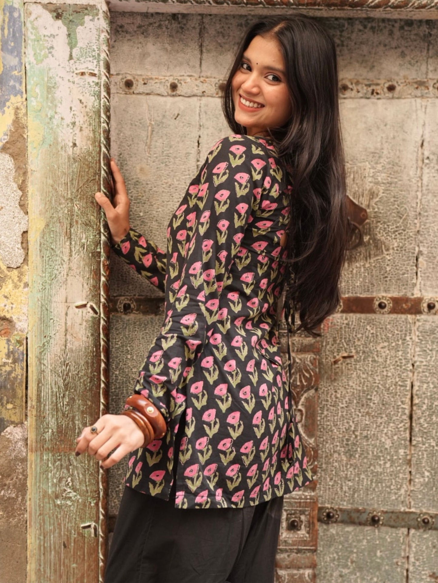 Siyahi Phool Cotton Square Neck Short Kurti