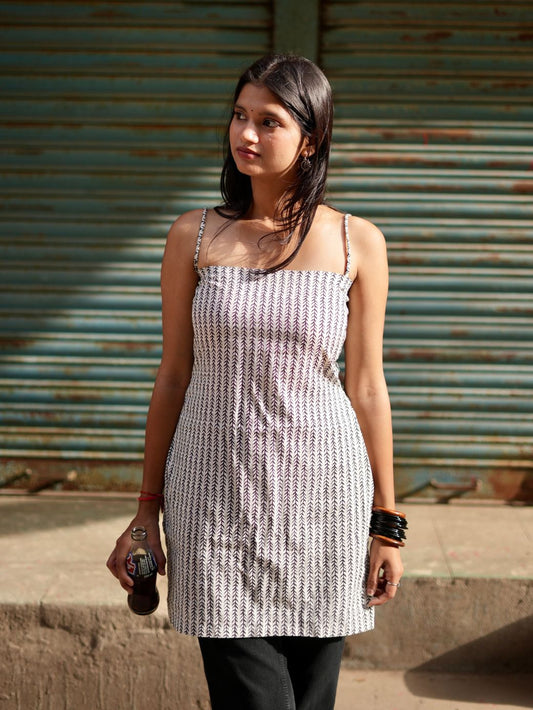 Noir Ivy Sleeveless Cotton Kurti