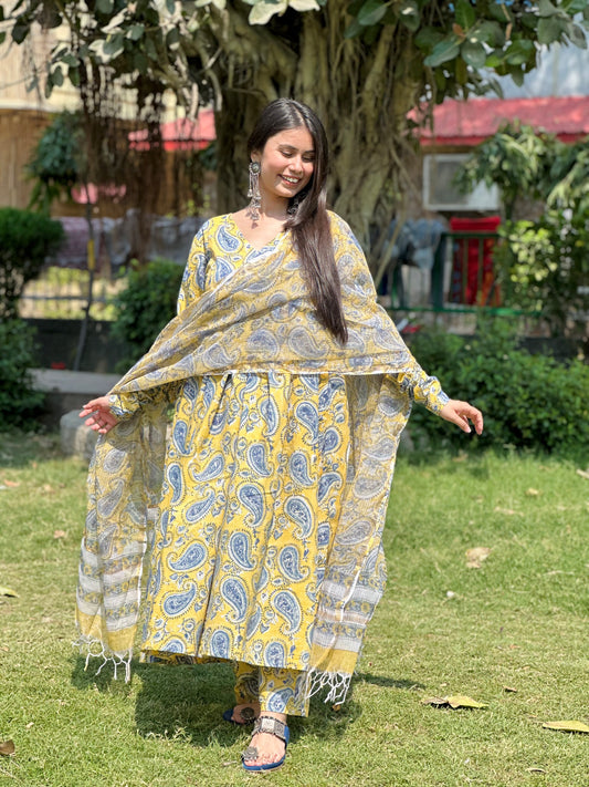 Yellow paisley set( Kota doriya)