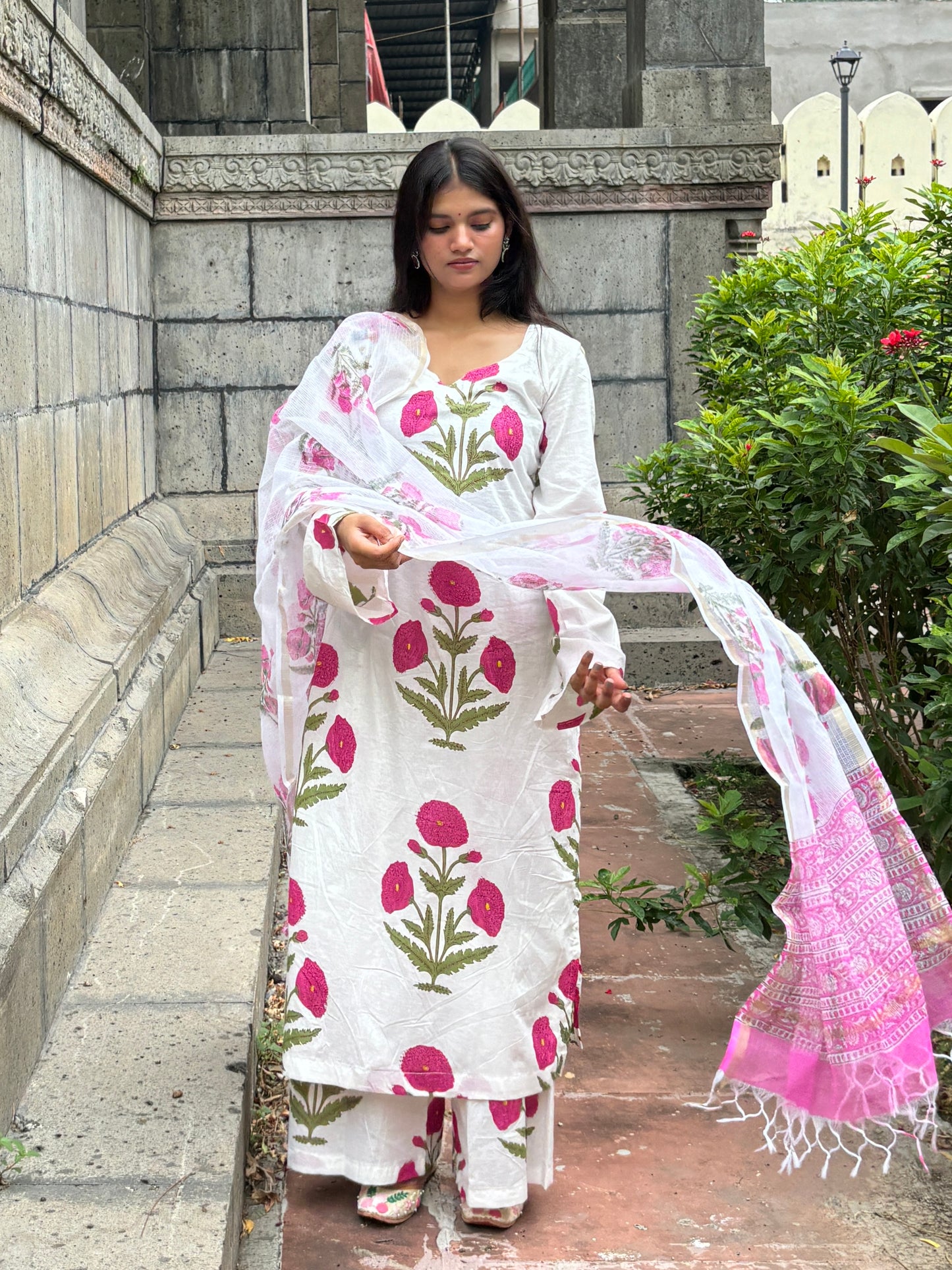 Pink buta straight set