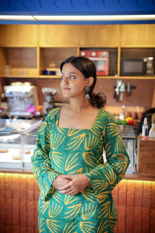 Zaaru Square Neck Green Short Kurti