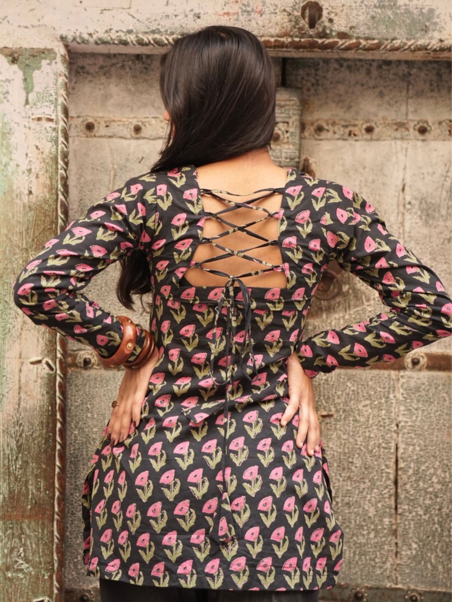 Siyahi Phool Cotton Square Neck Short Kurti