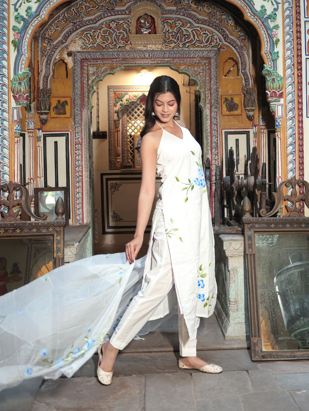 Mahira Phool Kurta Set – Elegant Floral Straight Set