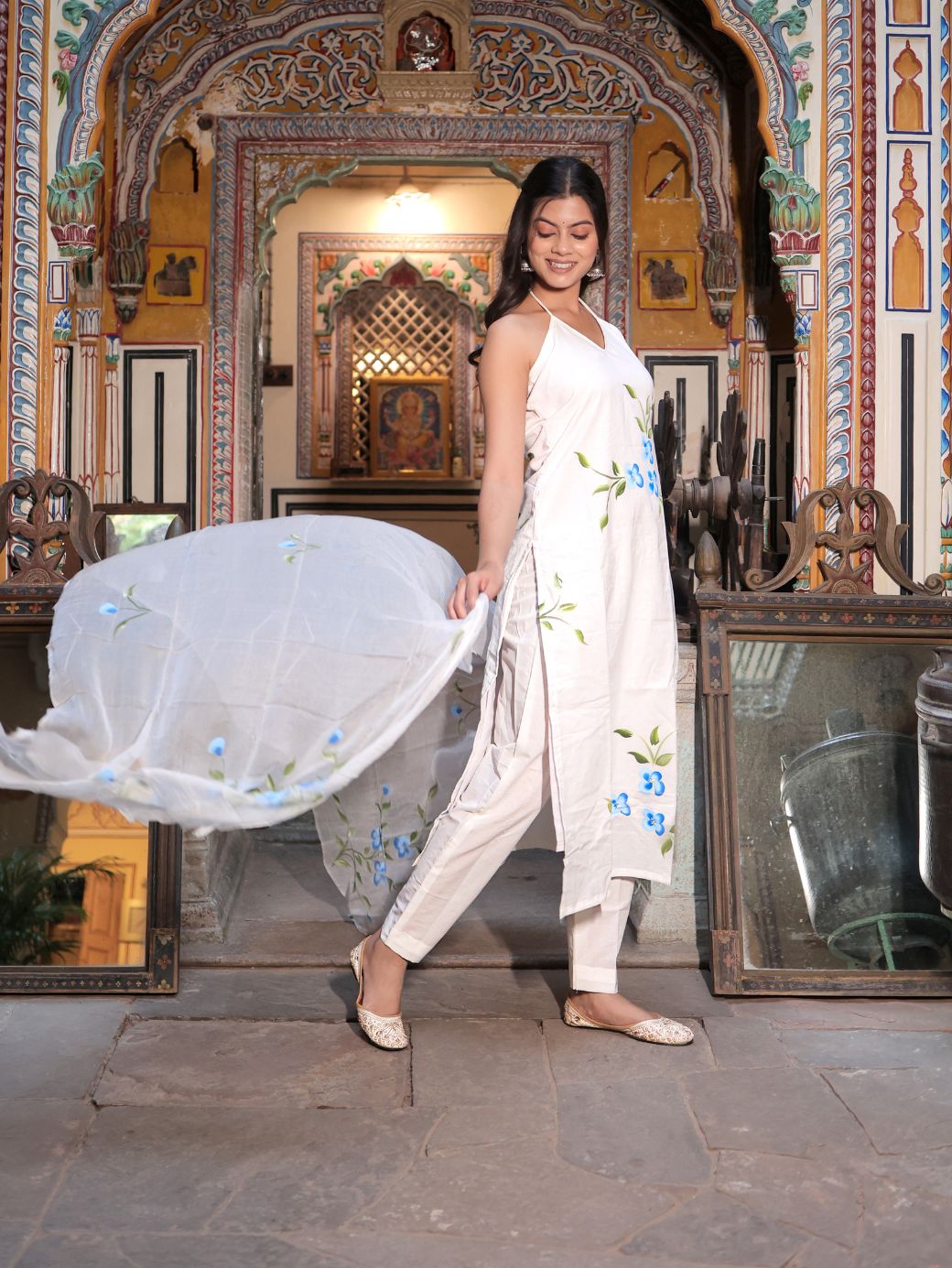 Mahira Phool Kurta Set – Elegant Floral Straight Set