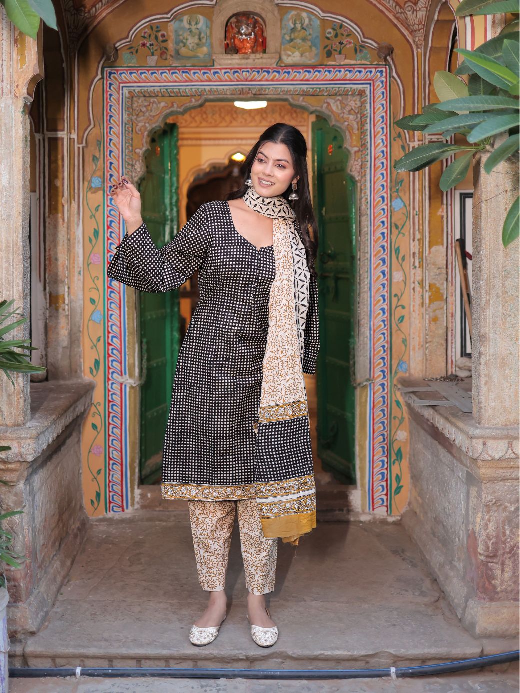 Jannat Straight Kurta Set – 3 Piece