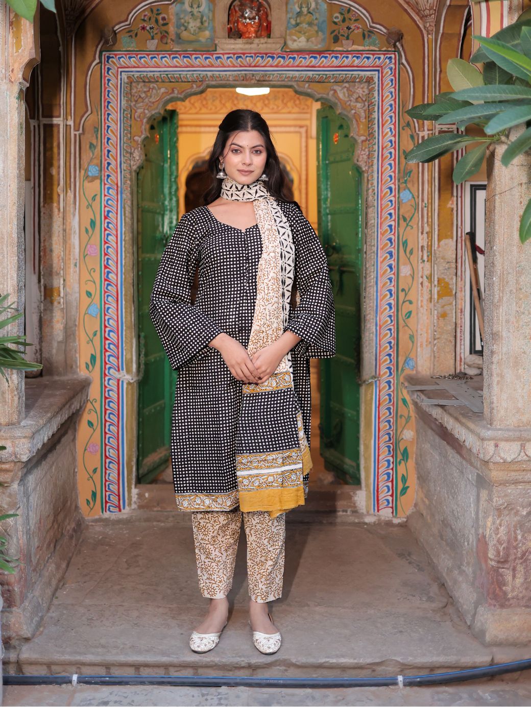 Jannat Straight Kurta Set – 3 Piece