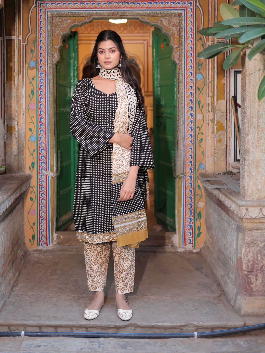 Jannat Straight Kurta Set – 3 Piece