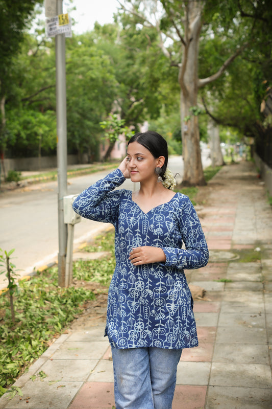 Baagrika Sweetheart Neck Short kurti