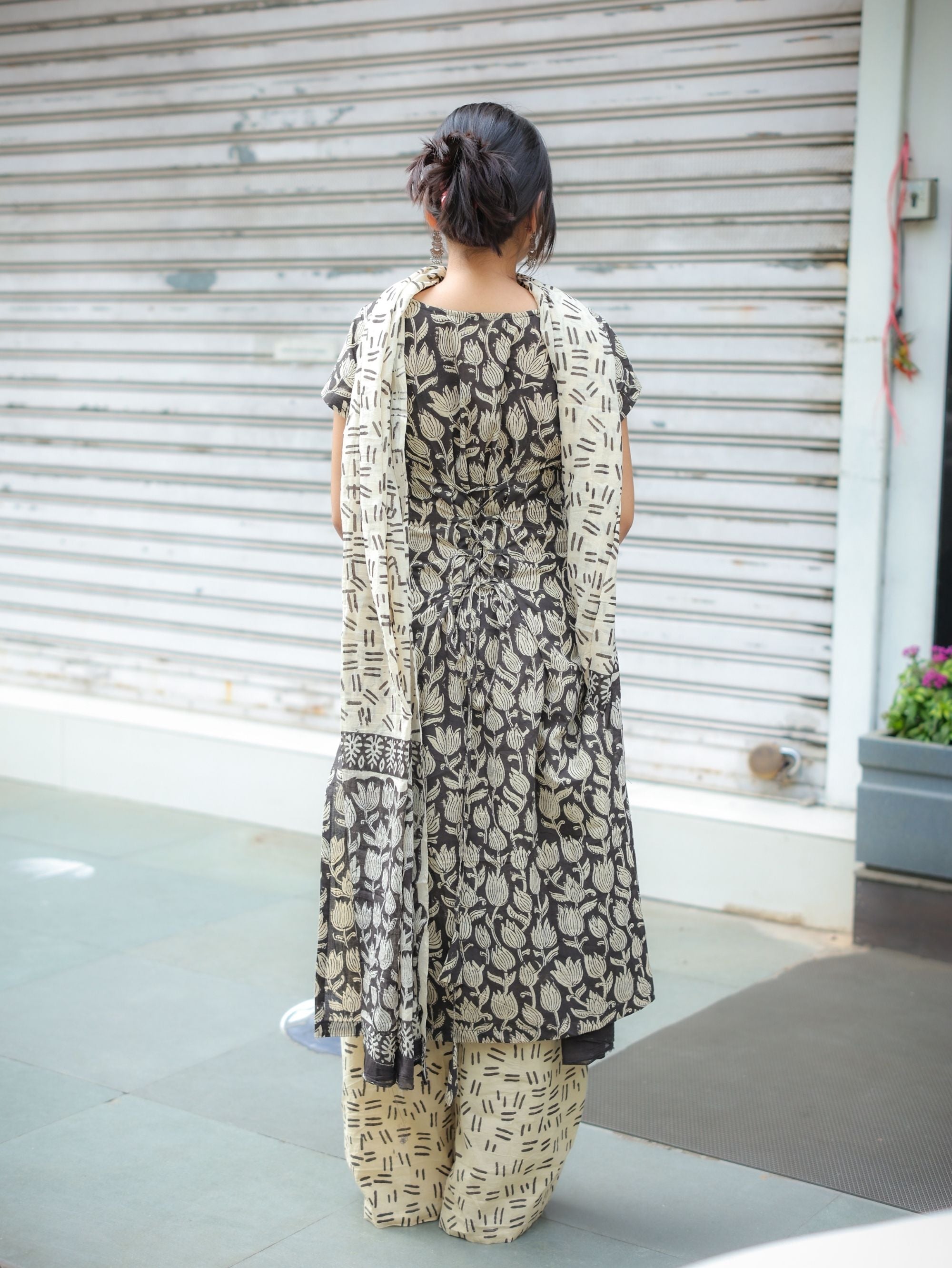 Shadow Bloom Black & White Straight Three Piece Set