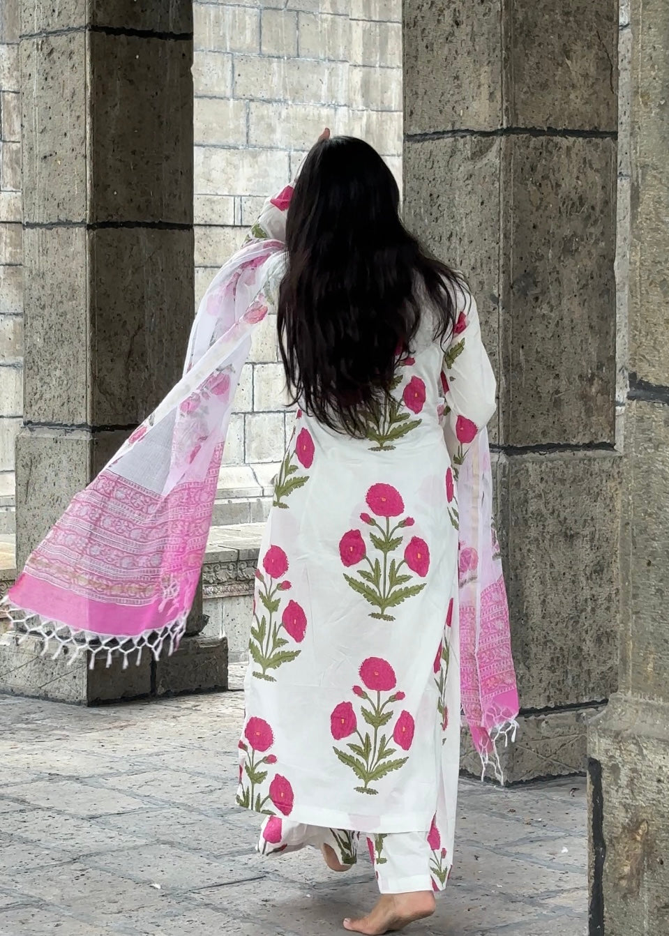 Pink buta straight set
