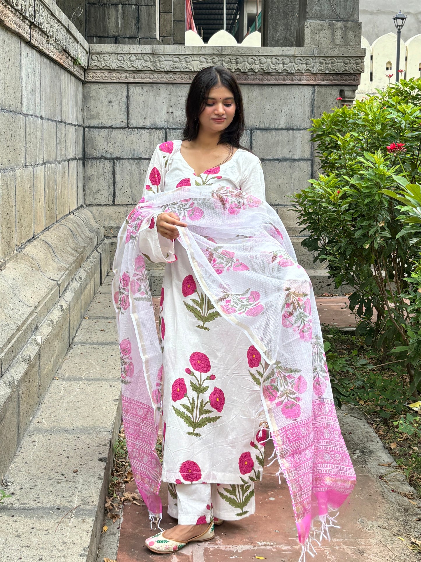 Pink buta straight set