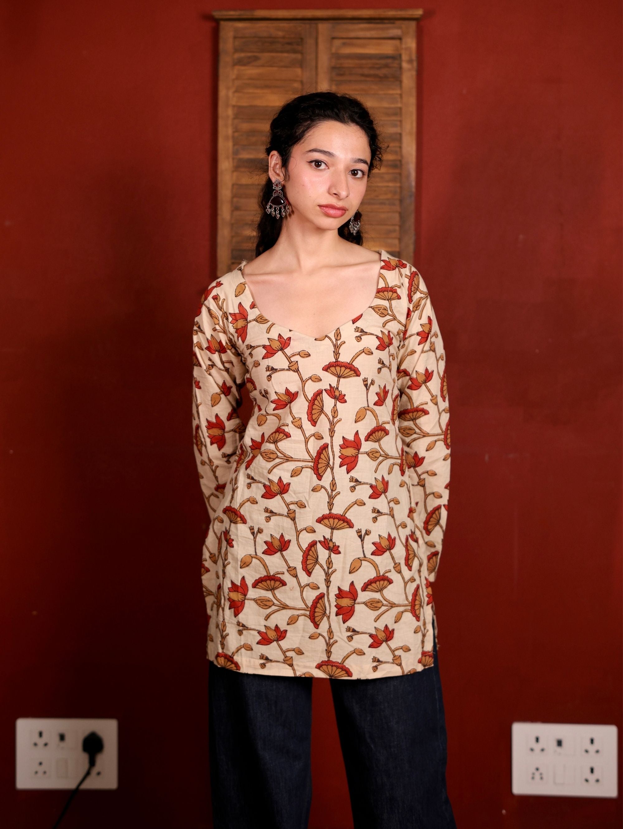 Aranya Beige Cotton Sweetheart Neck Short Kurti