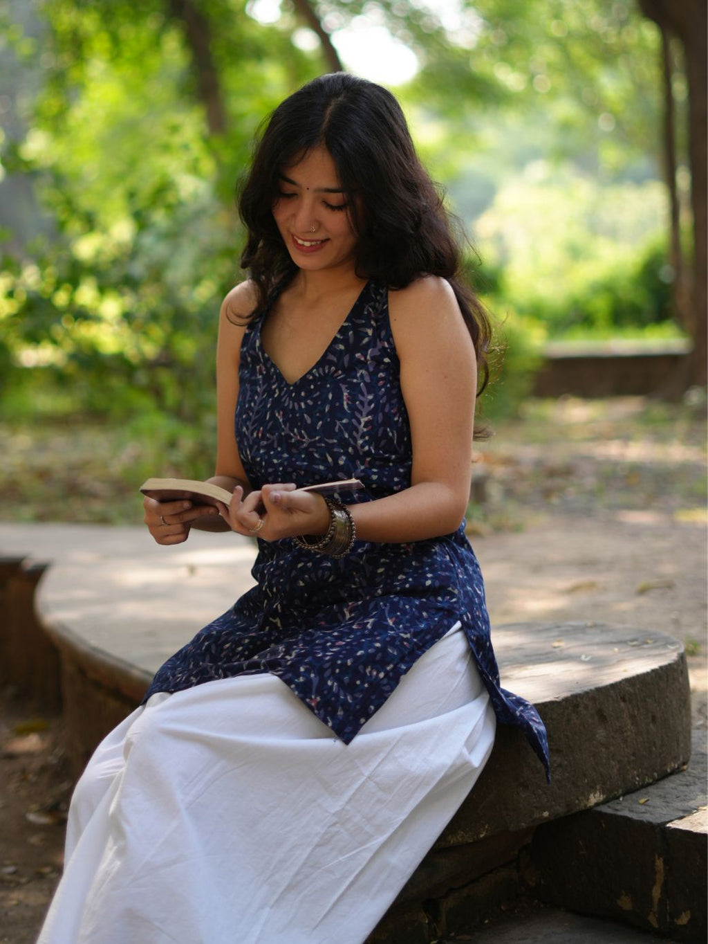 Suhani Indigo V-Neck Short Kurti