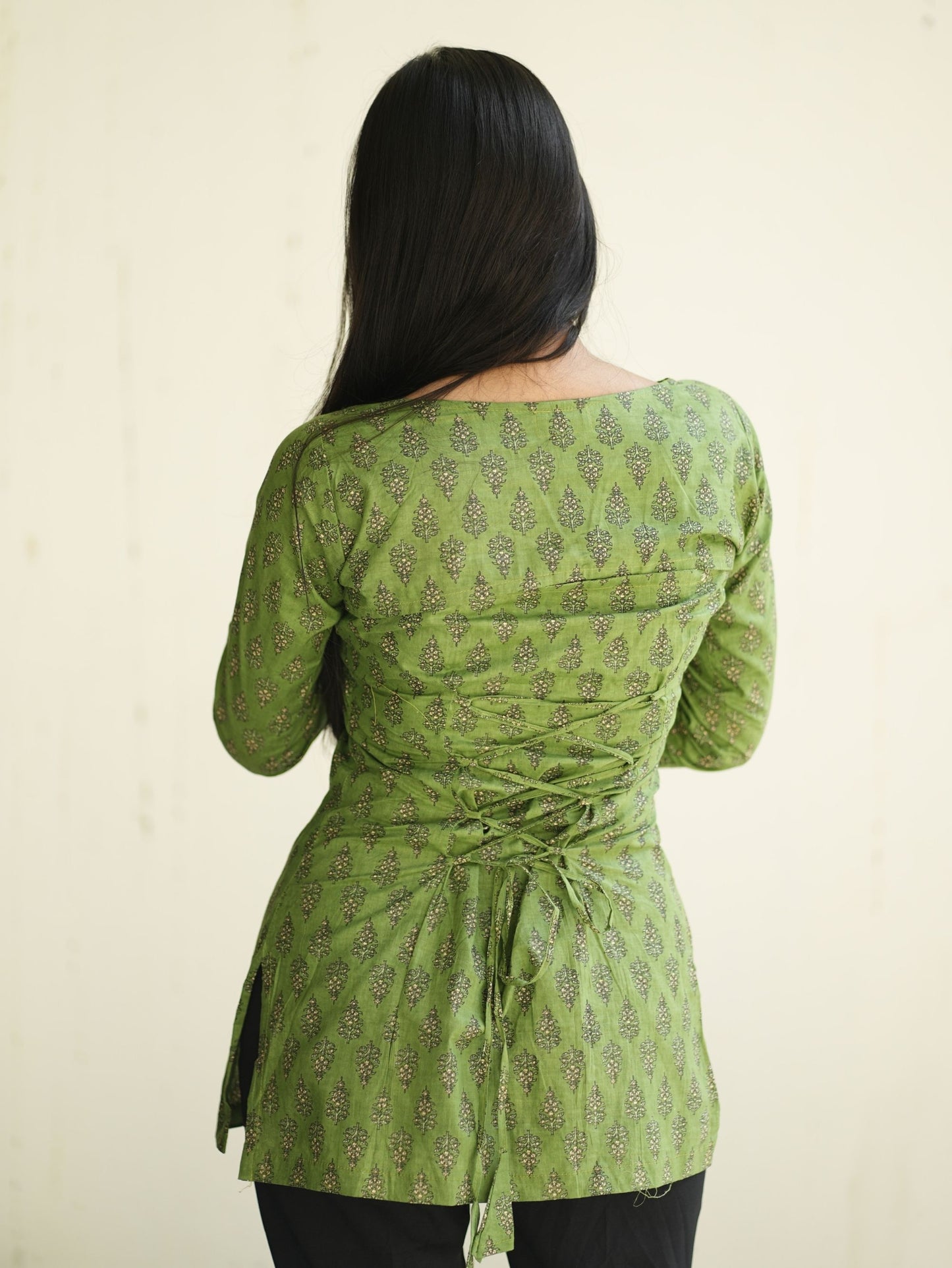 Sifaarish Green Convertible Cotton Short Kurti Set with Detachable Neck Panel