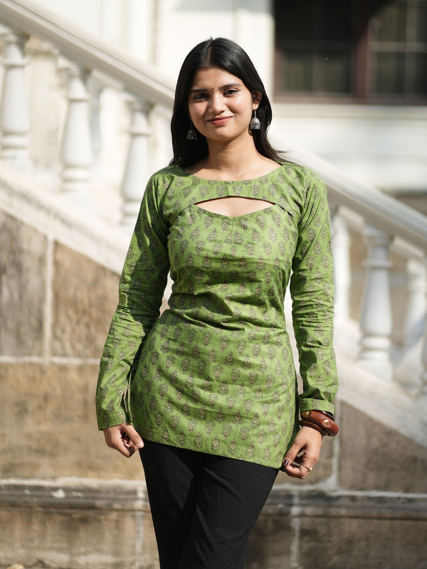 Sifaarish Green Convertible Cotton Short Kurti Set with Detachable Neck Panel