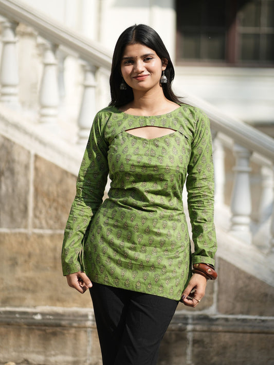 Sifaarish Green Convertible Cotton Short Kurti Set with Detachable Neck Panel