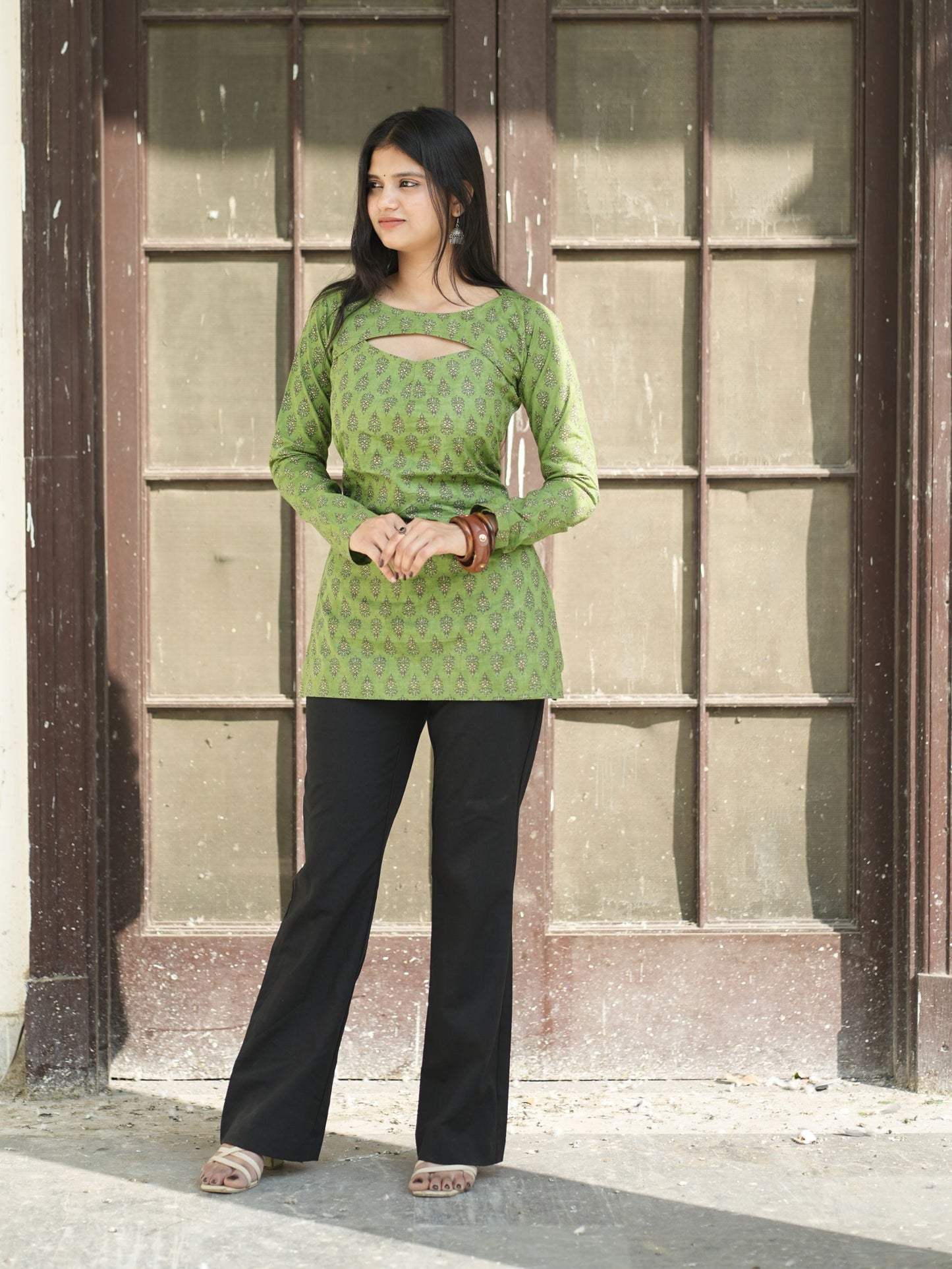 Sifaarish Green Convertible Cotton Short Kurti Set with Detachable Neck Panel