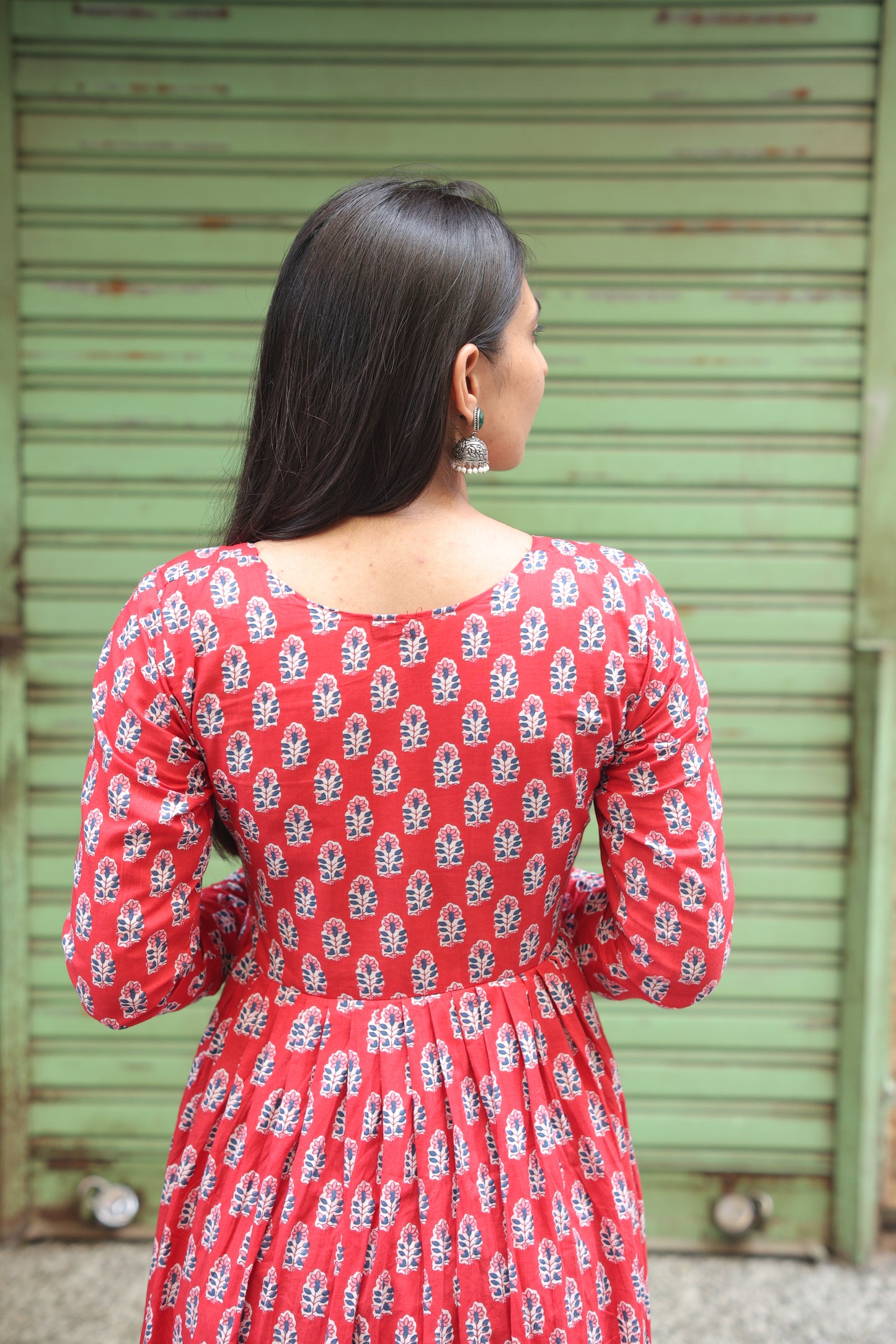 Red riwayat kameez