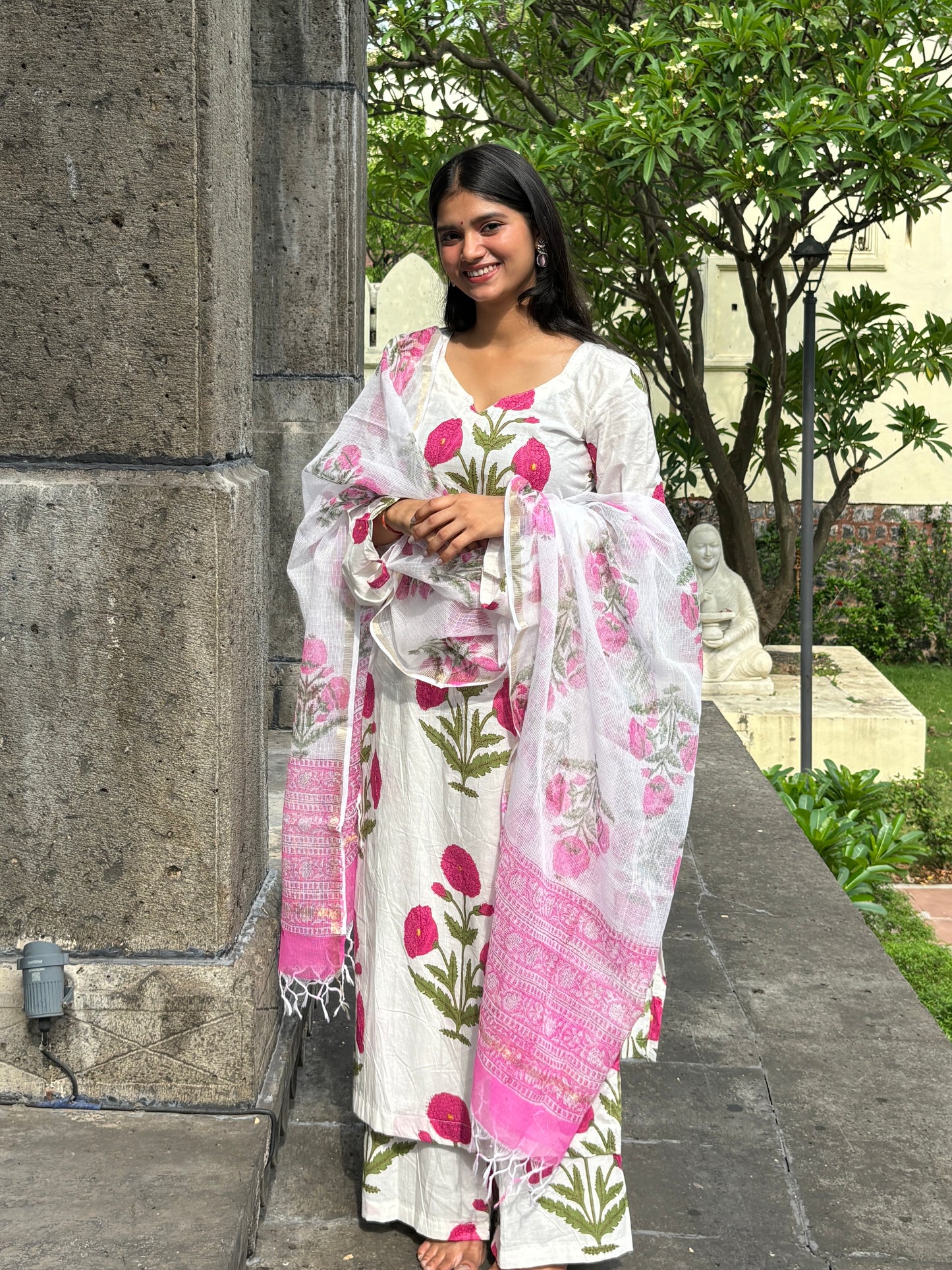 Pink buta straight set