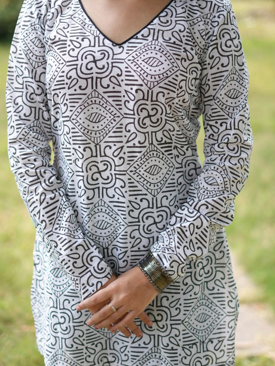 Reyna Geo Print V-Neck Short Kurti
