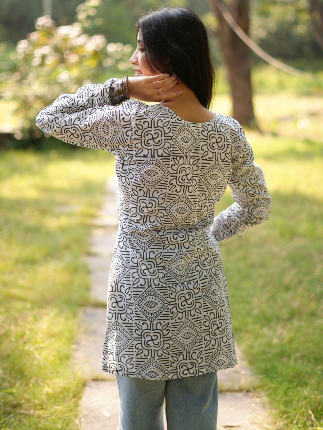 Reyna Geo Print V-Neck Short Kurti