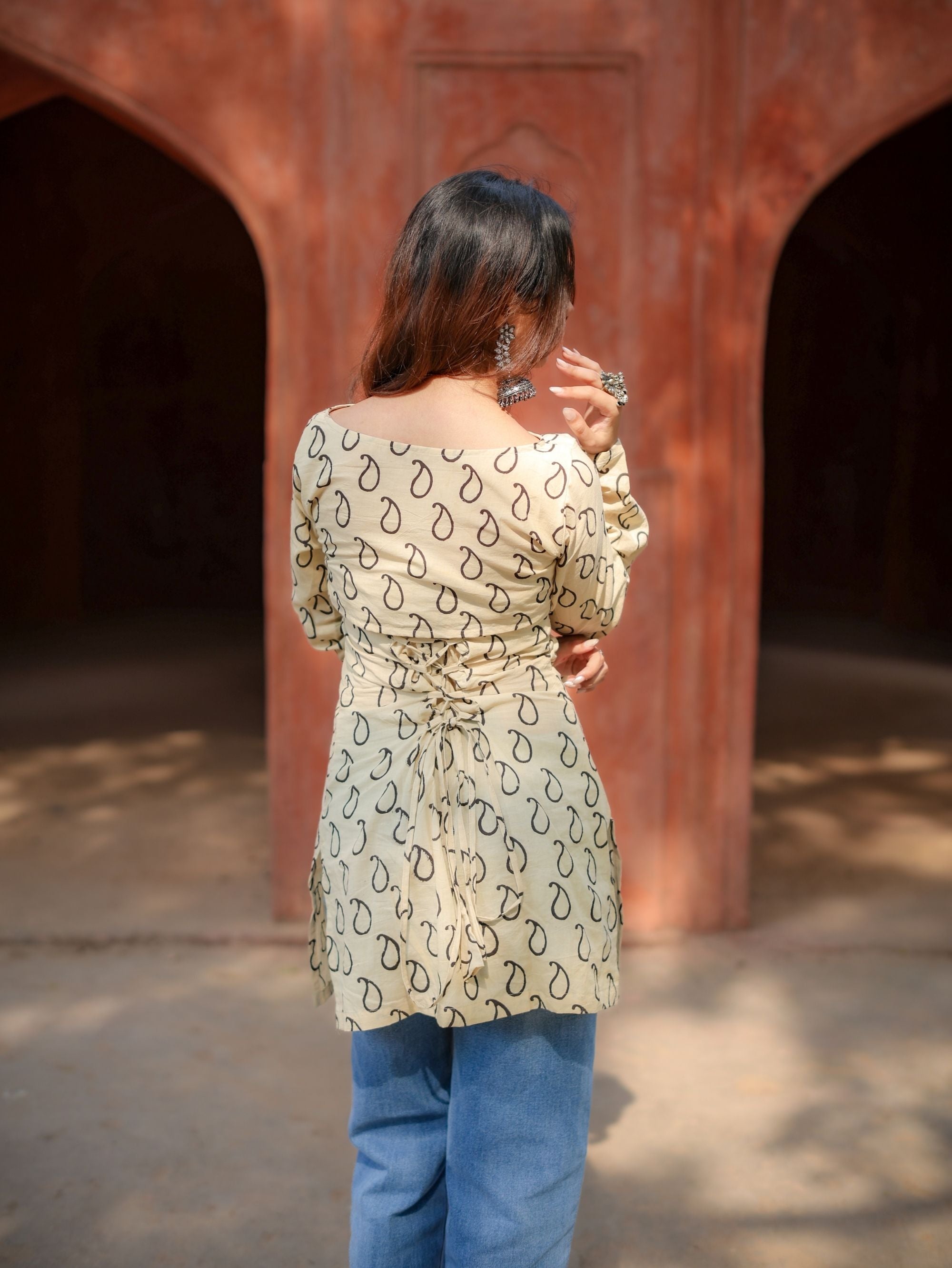 Magnolia Convertible Beige Short Kurti Set