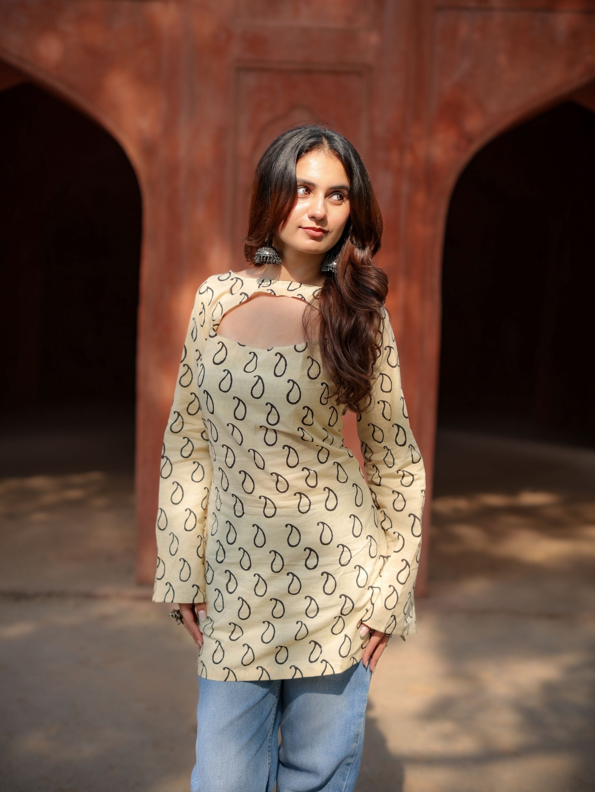 Magnolia Convertible Beige Short Kurti Set