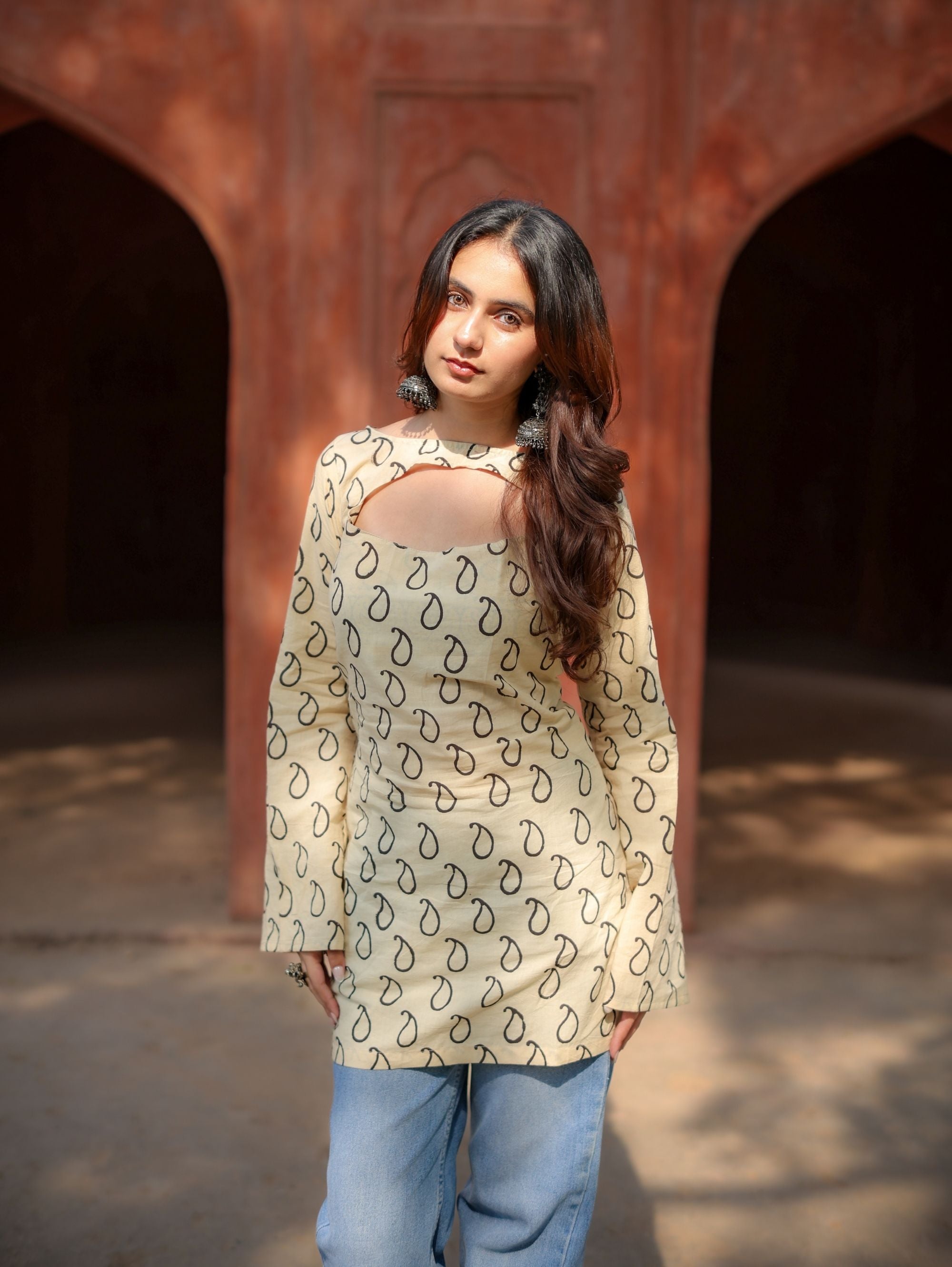 Magnolia Convertible Beige Short Kurti Set
