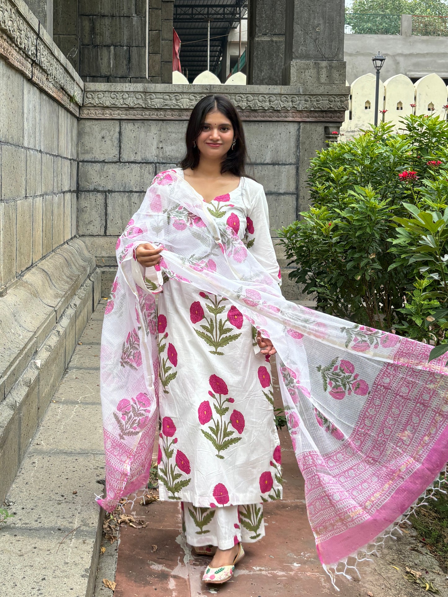 Pink buta straight set