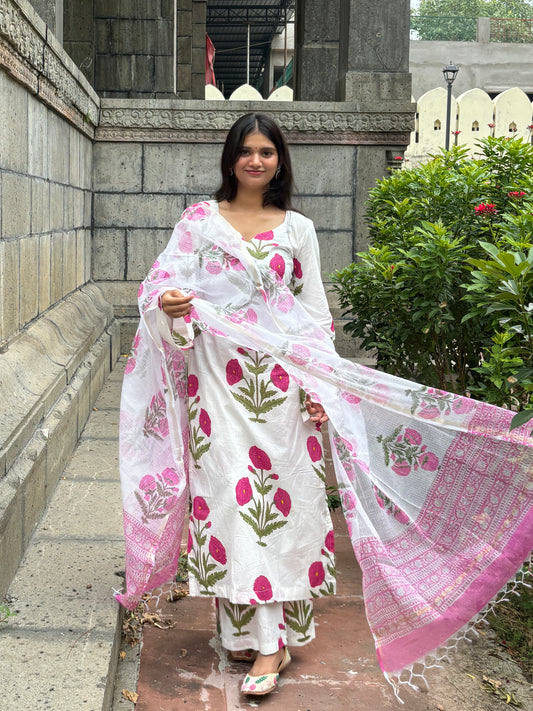 Pink buta straight set