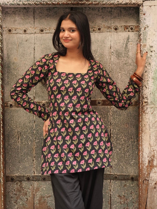 Siyahi Phool Cotton Square Neck Short Kurti