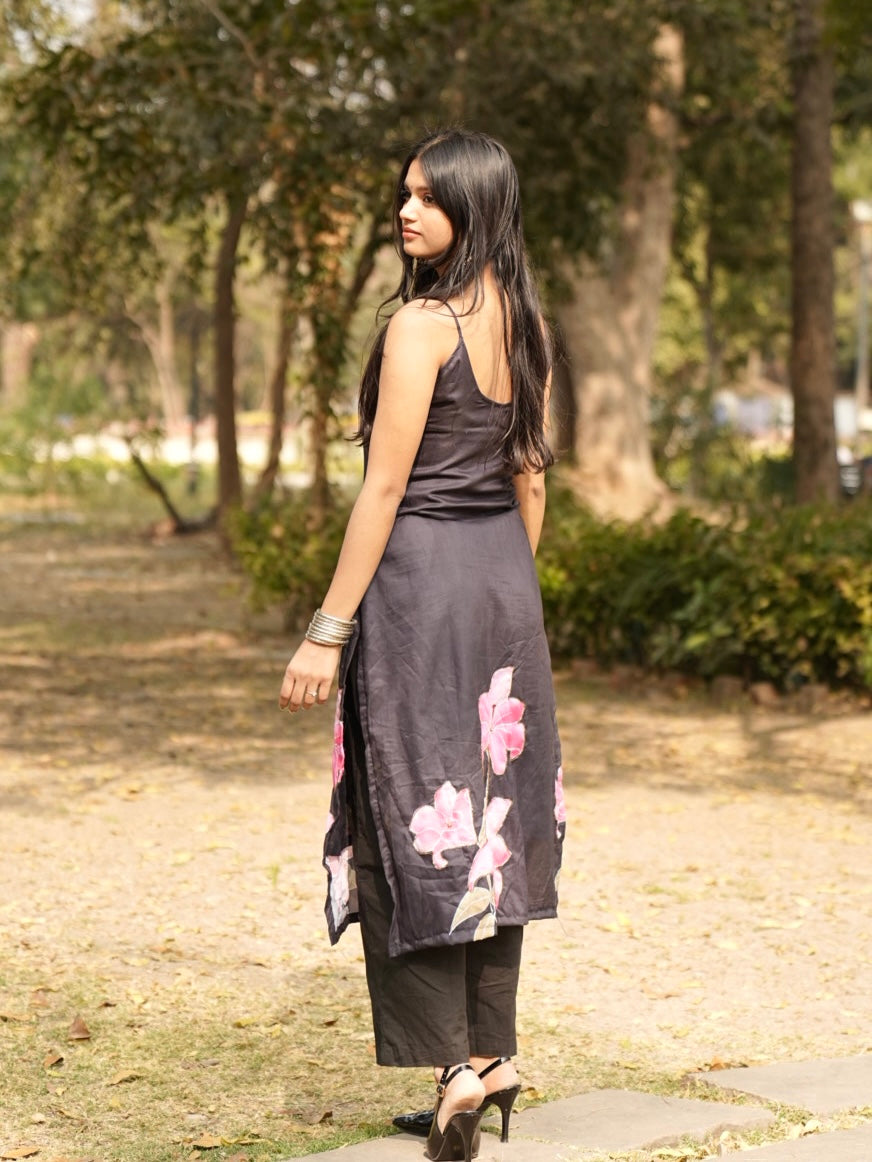 Raatrani Black Floral Handcrafted Sleeveless Kameez