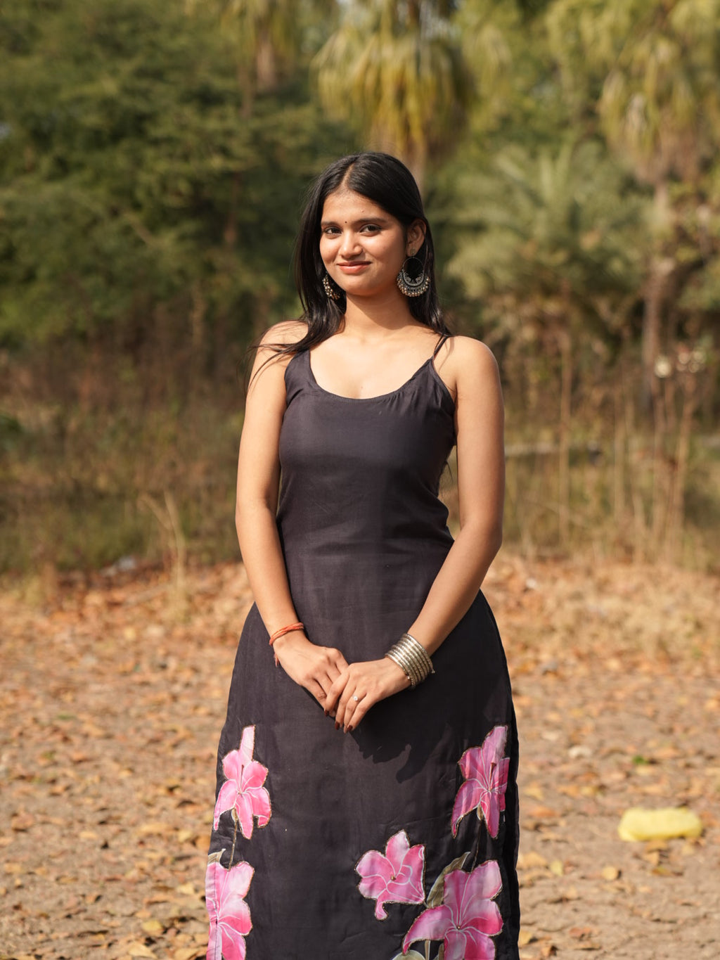 Raatrani Black Floral Handcrafted Sleeveless Kameez